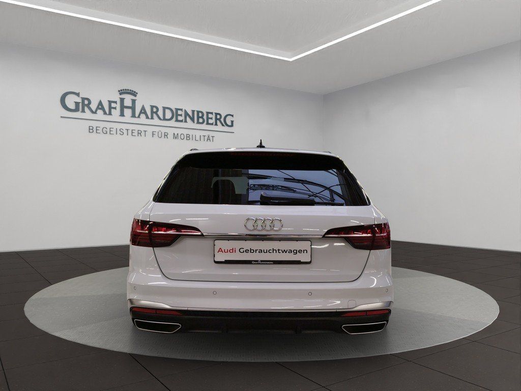 Audi A4 2022 г. Белый, пробег 33000 км