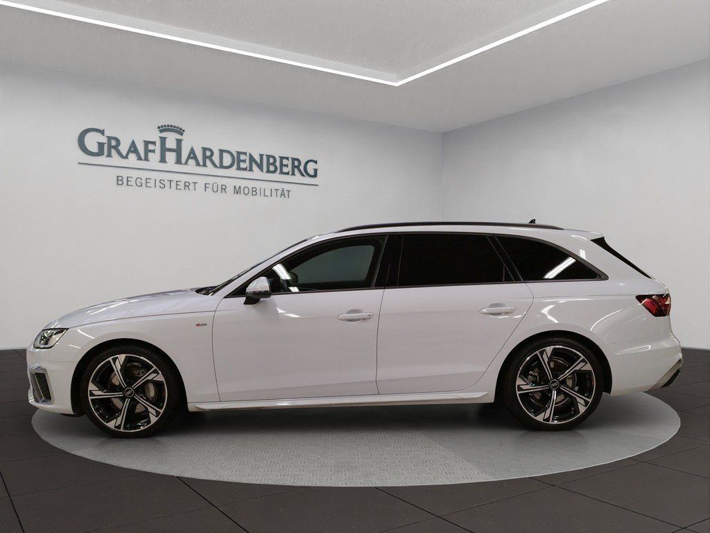 Audi A4 2022 г. Белый, пробег 33000 км