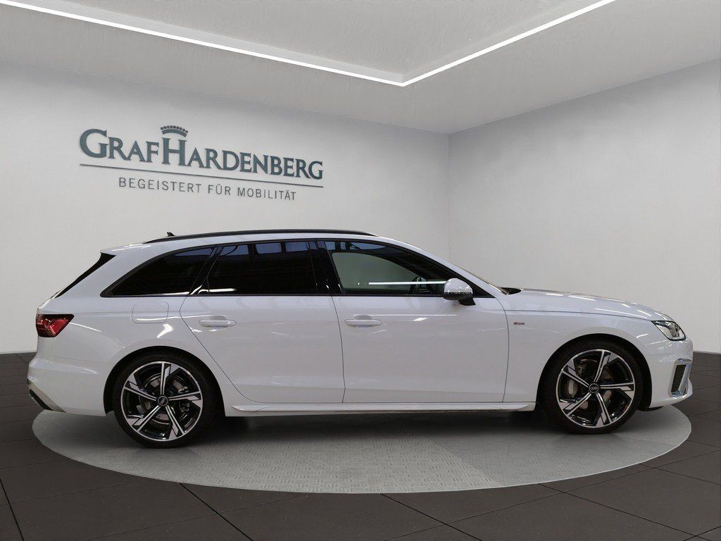Audi A4 2022 г. Белый, пробег 33000 км