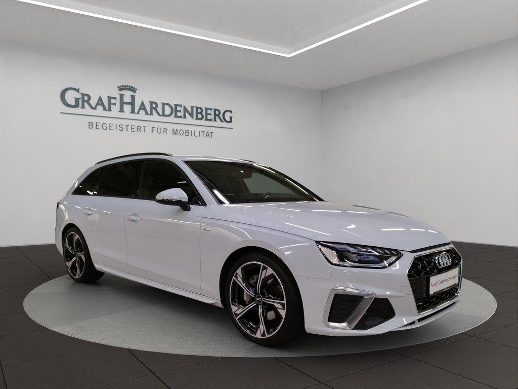 Audi A4 2022 г. Белый, пробег 33000 км