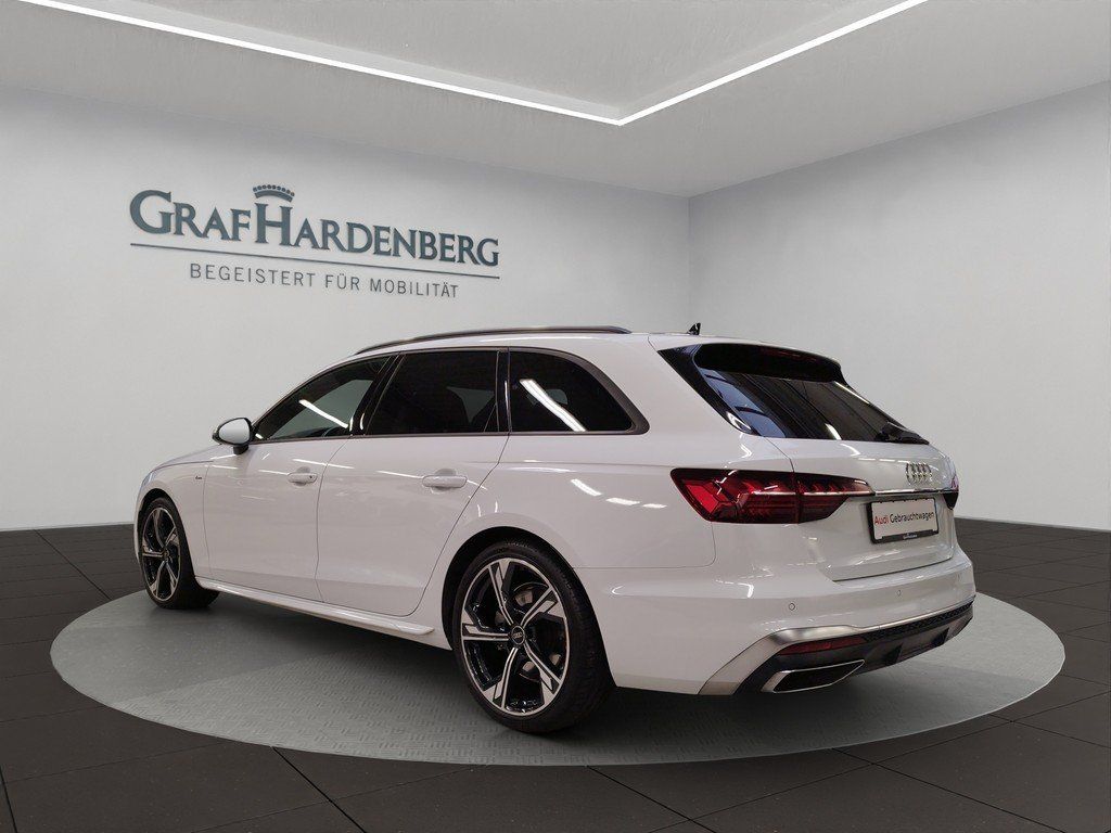 Audi A4 2022 г. Белый, пробег 33000 км