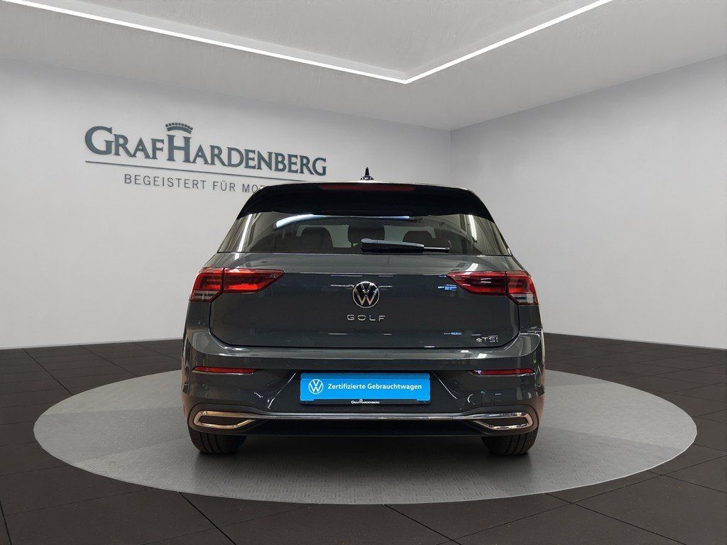 Volkswagen Golf 2024 г. Серый, пробег 20300 км