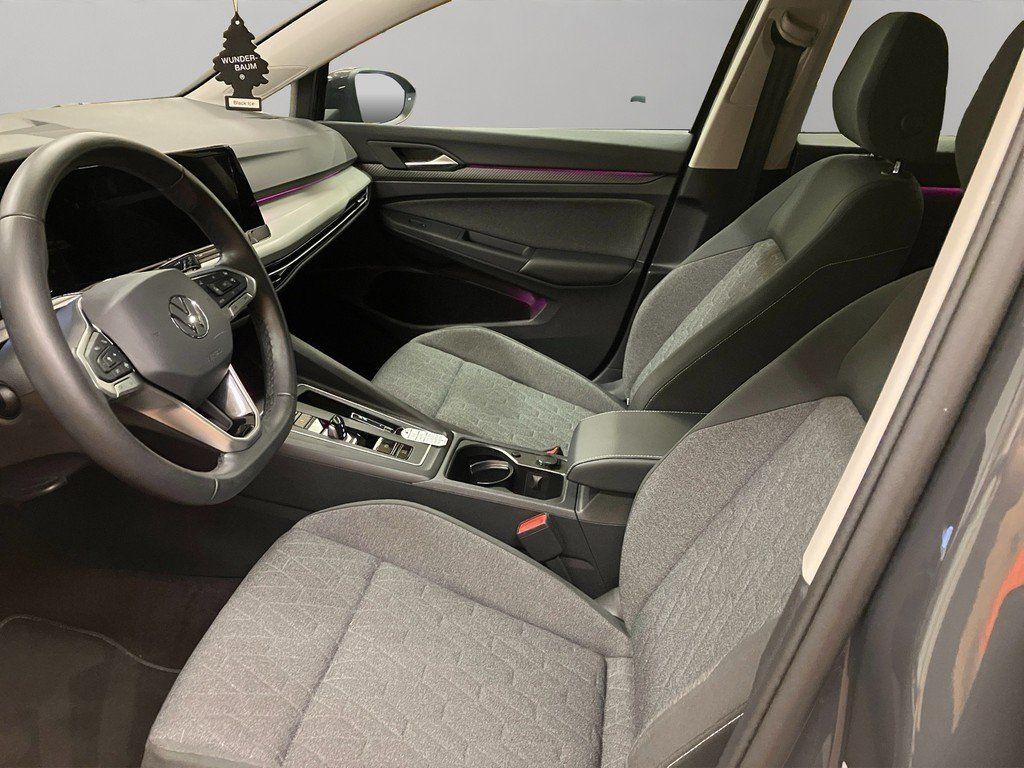 Volkswagen Golf 2024 г. Серый, пробег 20300 км