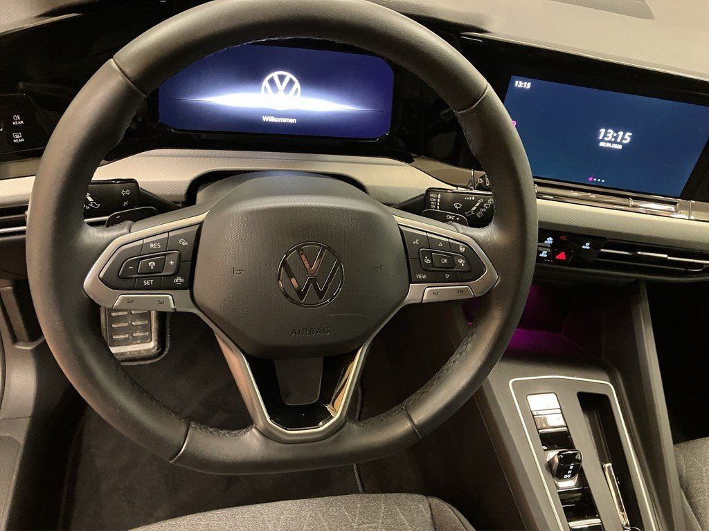 Volkswagen Golf 2024 г. Серый, пробег 20300 км