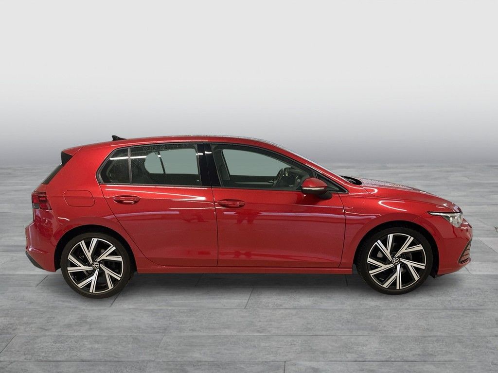 Volkswagen Golf 2023 г. Красный, пробег 39100 км