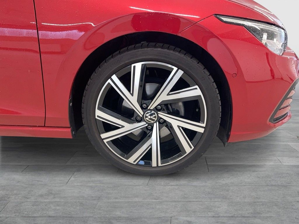 Volkswagen Golf 2023 г. Красный, пробег 39100 км