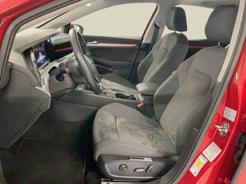 Volkswagen Golf 2023 г. Красный, пробег 39100 км