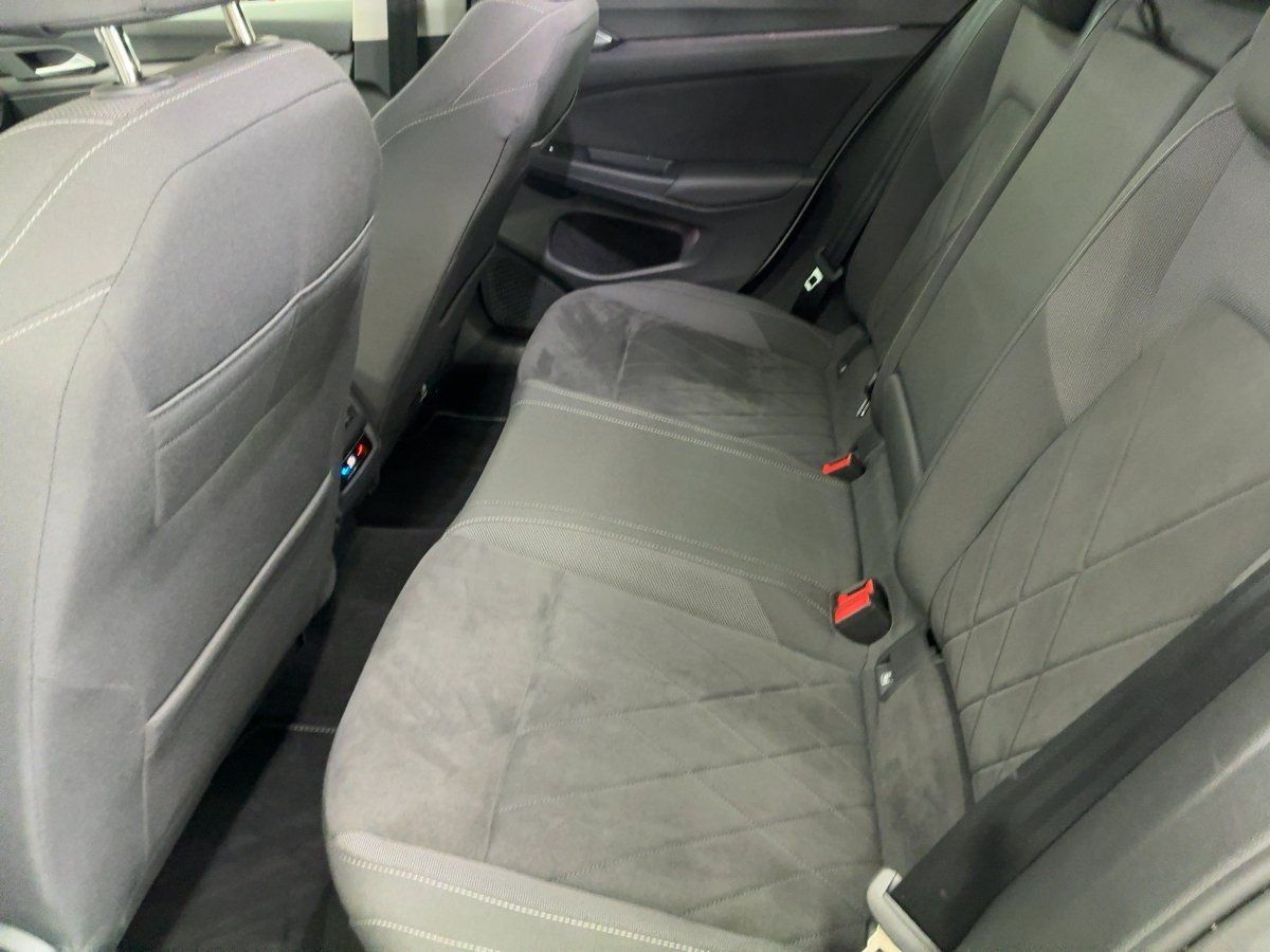 Volkswagen Golf 2024 г. Белый, пробег 46781 км