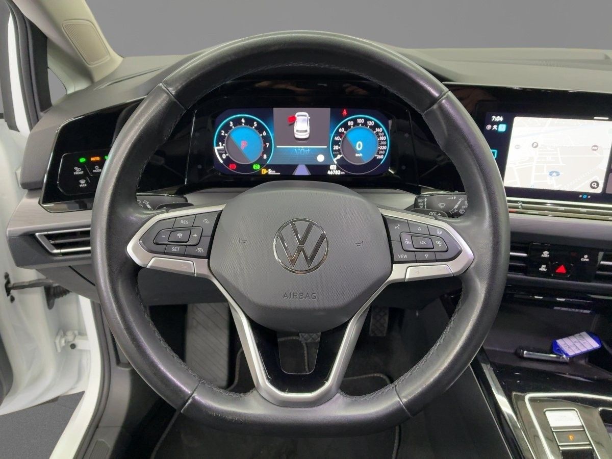 Volkswagen Golf 2024 г. Белый, пробег 46781 км