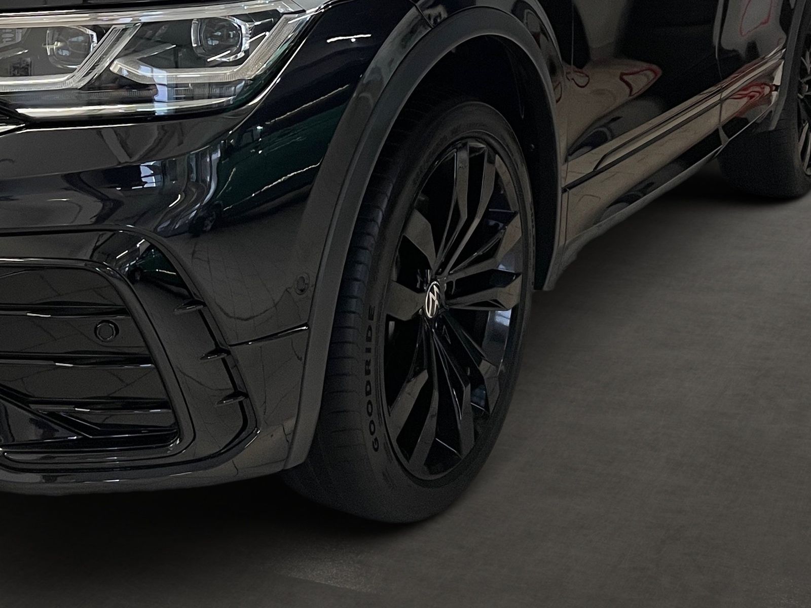 Volkswagen TIGUAN ALLSPACE 2022 г. Чёрный, пробег 57450 км