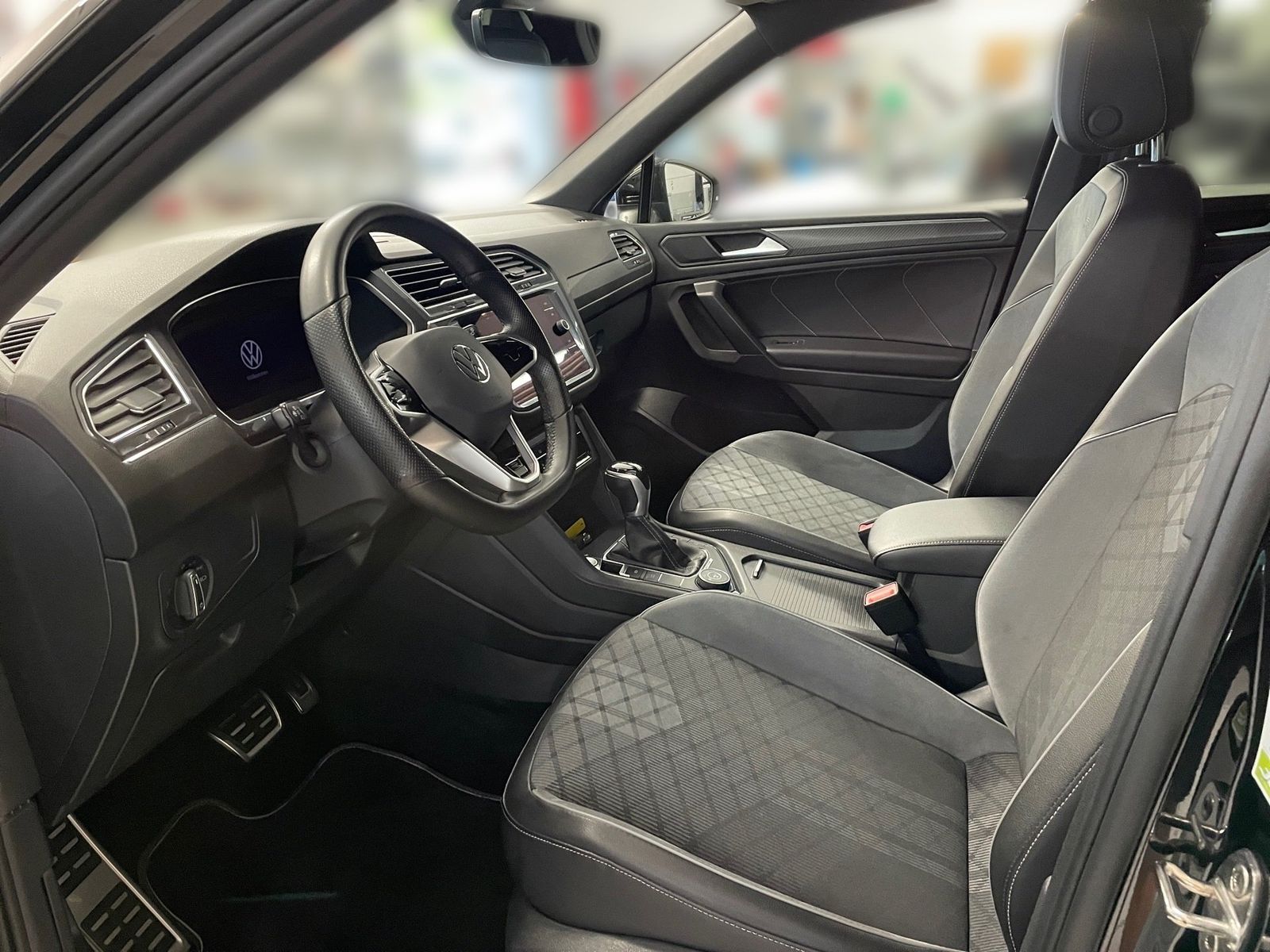 Volkswagen TIGUAN ALLSPACE 2022 г. Чёрный, пробег 57450 км
