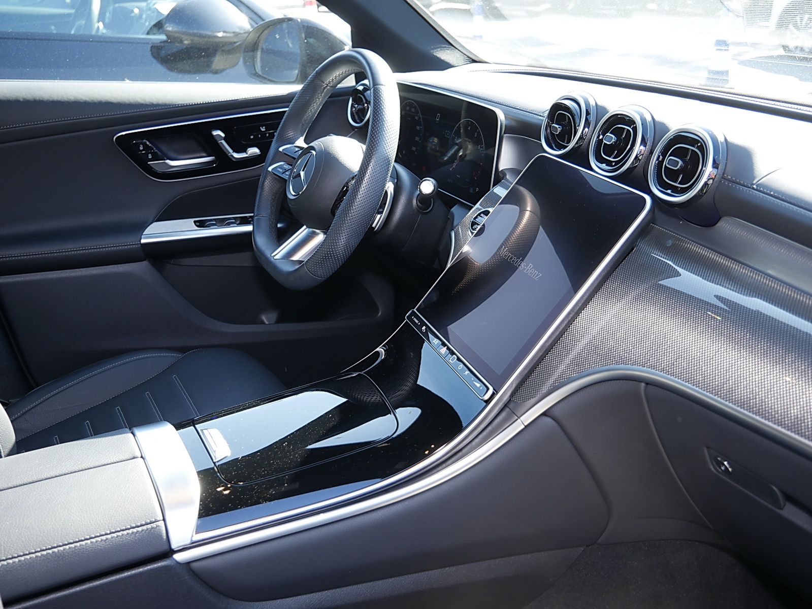 Mercedes-Benz GLC 300 2023 г. Чёрный, пробег 27327 км