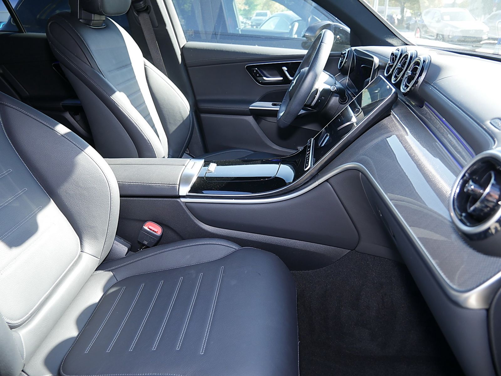 Mercedes-Benz GLC 300 2023 г. Чёрный, пробег 27327 км