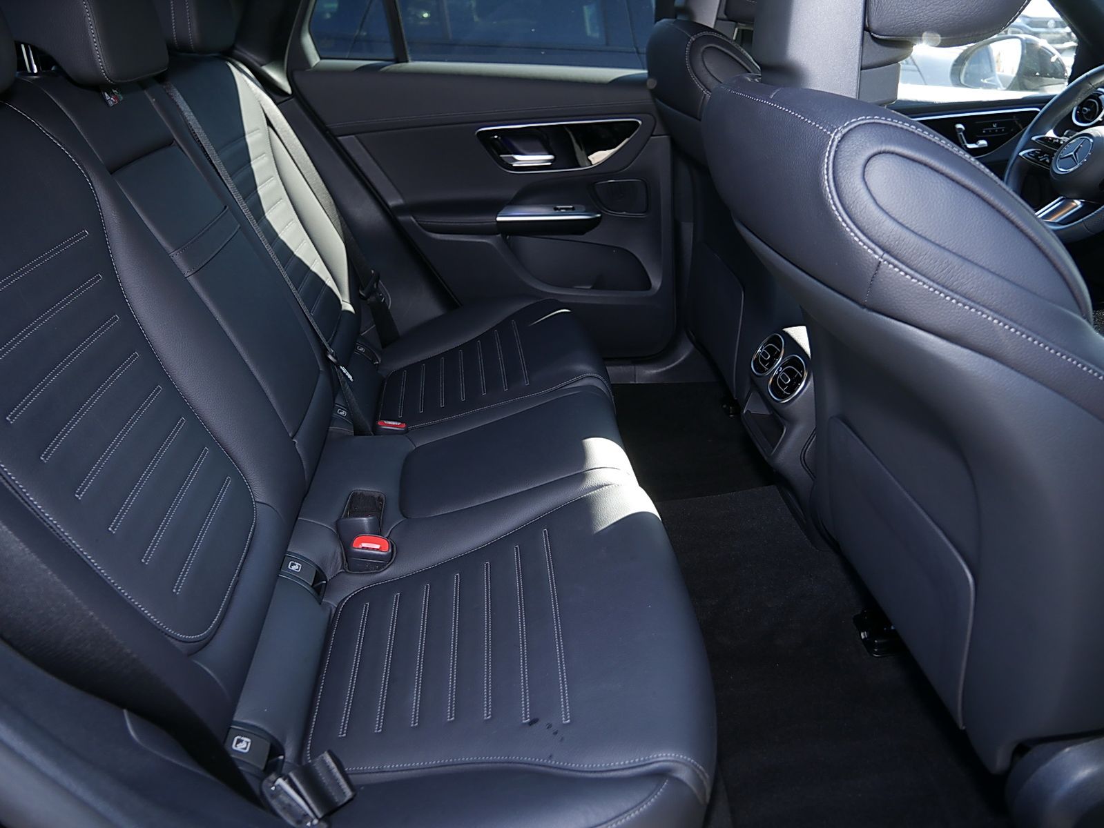 Mercedes-Benz GLC 300 2023 г. Чёрный, пробег 27327 км