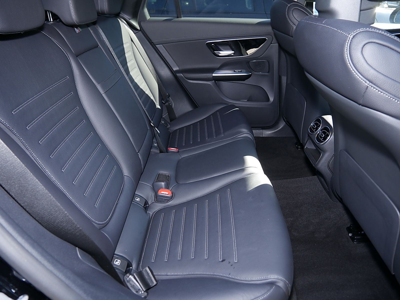 Mercedes-Benz GLC 300 2023 г. Чёрный, пробег 27327 км