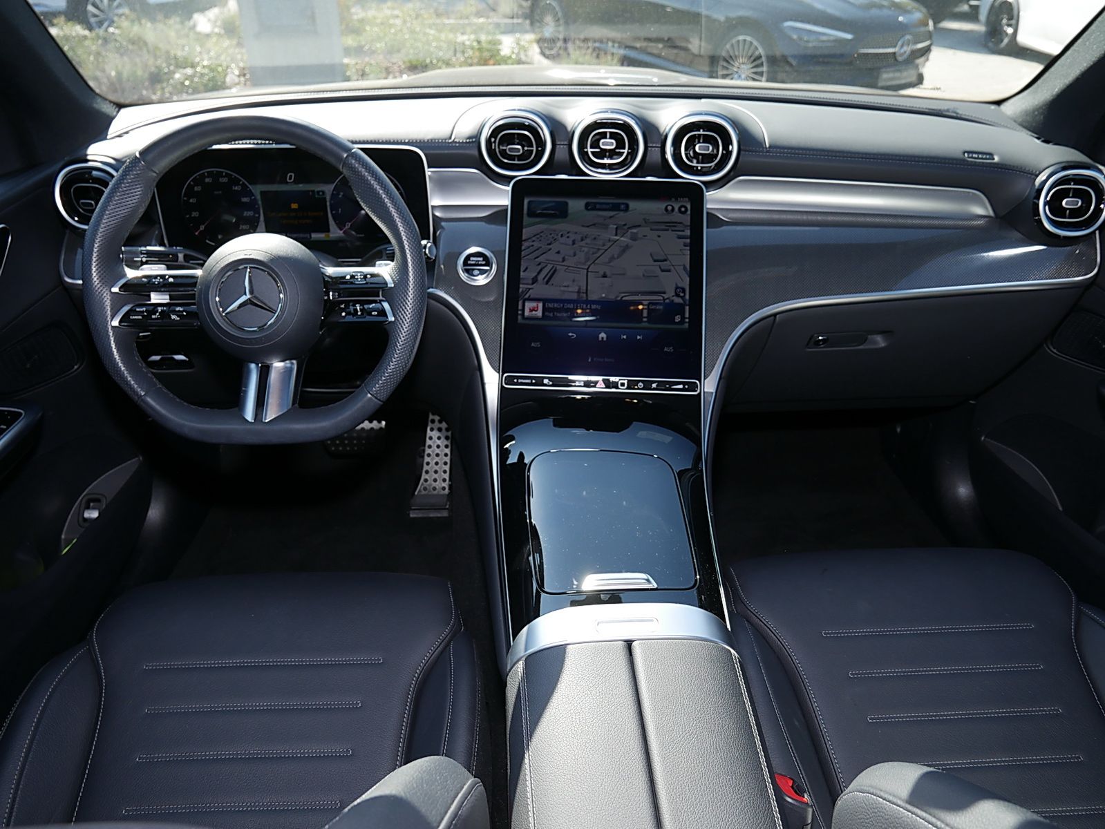 Mercedes-Benz GLC 300 2023 г. Чёрный, пробег 27327 км
