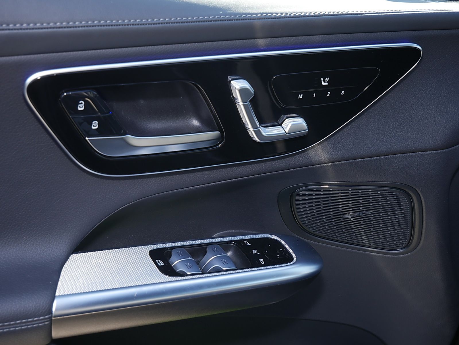 Mercedes-Benz GLC 300 2023 г. Чёрный, пробег 27327 км
