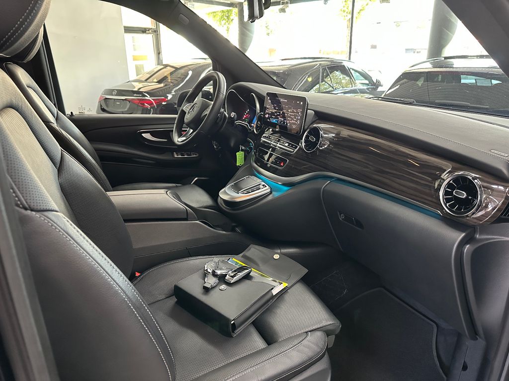 Mercedes-Benz V 300 2022 г. Чёрный, пробег 51500 км