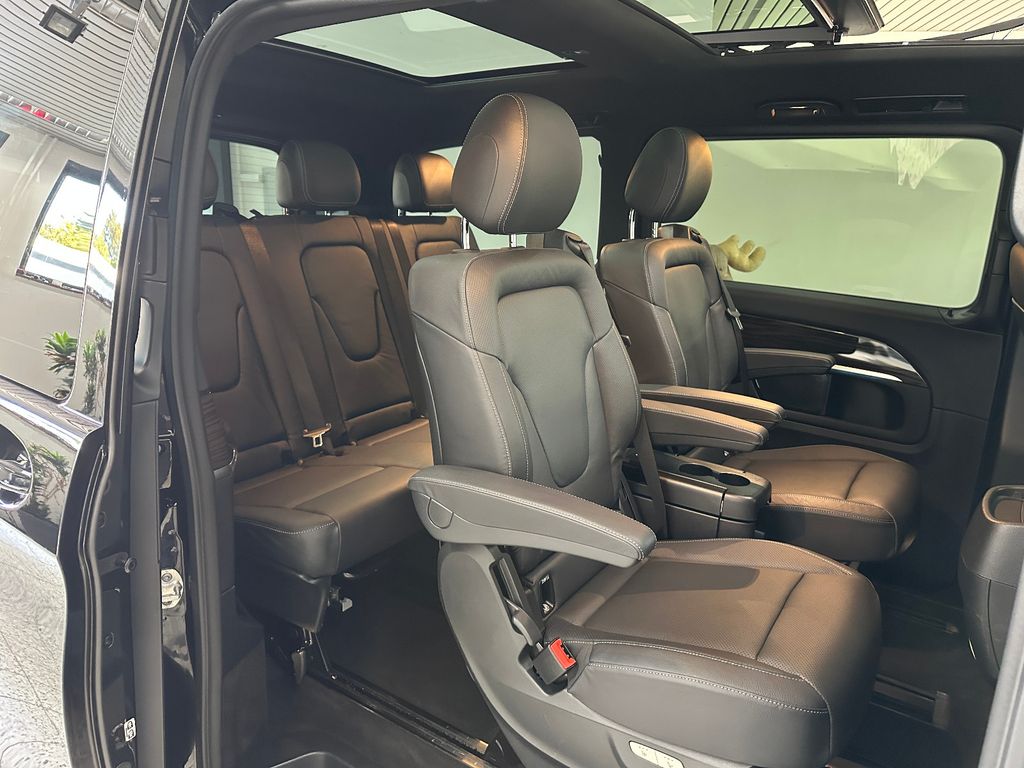 Mercedes-Benz V 300 2022 г. Чёрный, пробег 51500 км