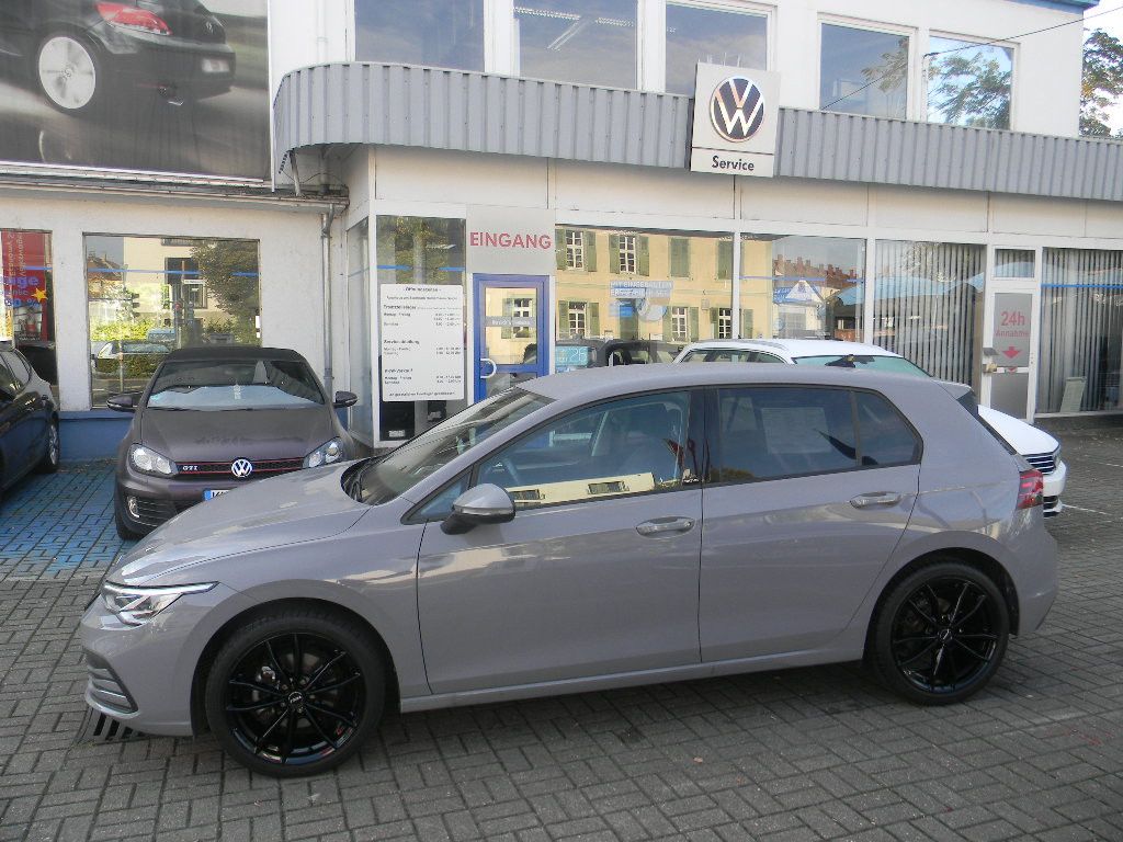 Volkswagen Golf 2024 г. Серый, пробег 30700 км