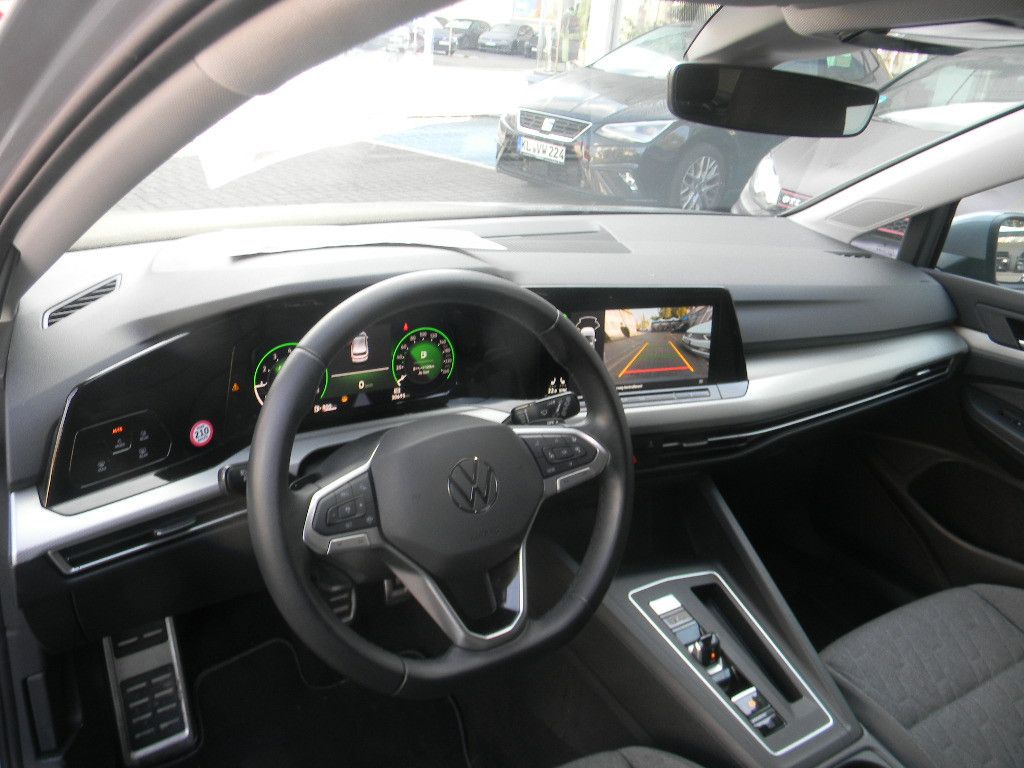Volkswagen Golf 2024 г. Серый, пробег 30700 км