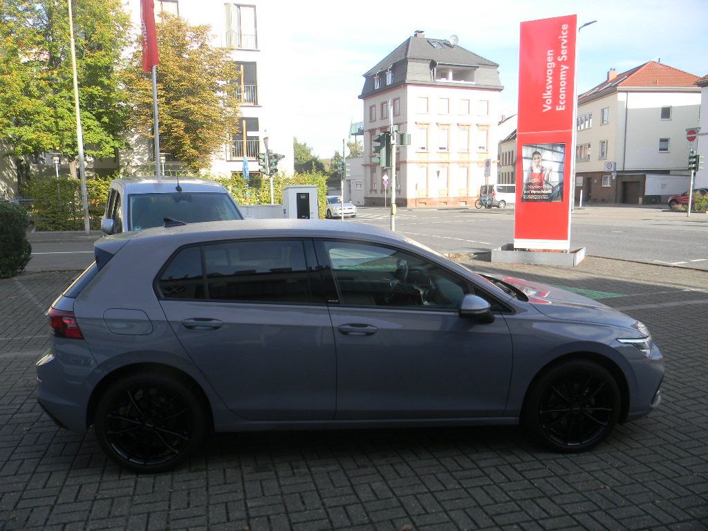 Volkswagen Golf 2024 г. Серый, пробег 30700 км