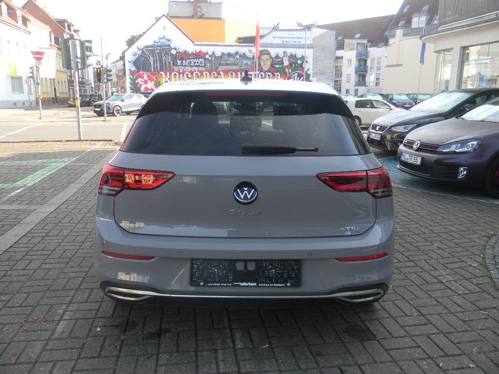 Volkswagen Golf 2024 г. Серый, пробег 30700 км