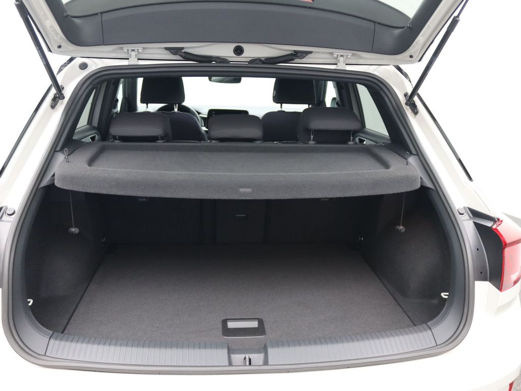 Volkswagen T-Roc 2023 г. Серый, пробег 27500 км
