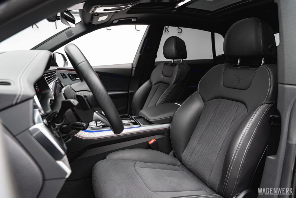 Audi Q8 2024 г. Чёрный, пробег 34000 км