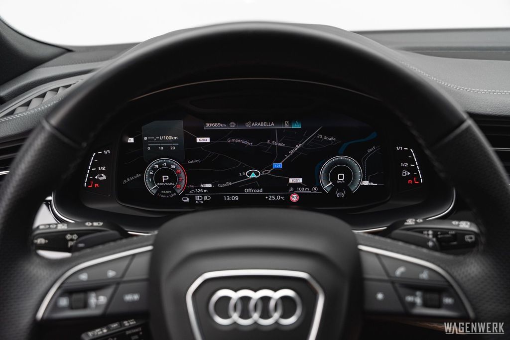 Audi Q8 2024 г. Чёрный, пробег 34000 км