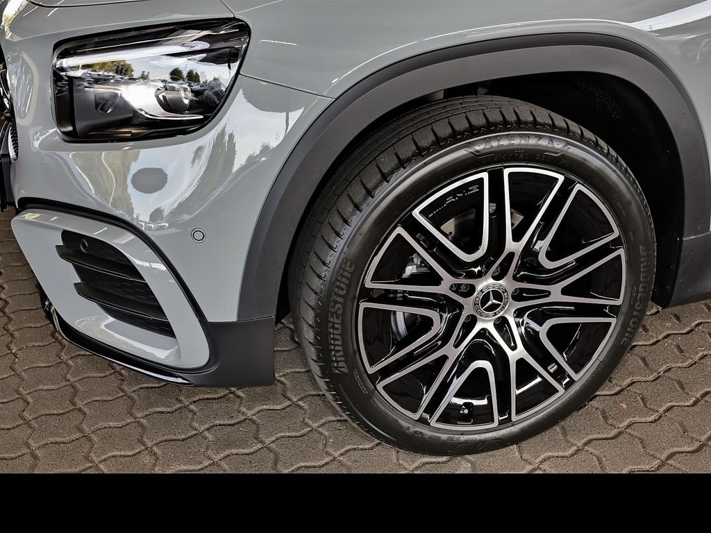 Mercedes-Benz GLB 200 2026 г. Серый, пробег 10000 км