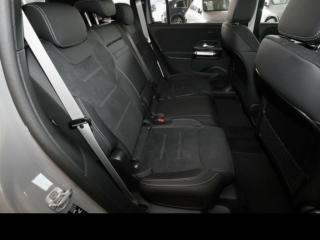 Mercedes-Benz GLB 200 2026 г. Серый, пробег 10000 км