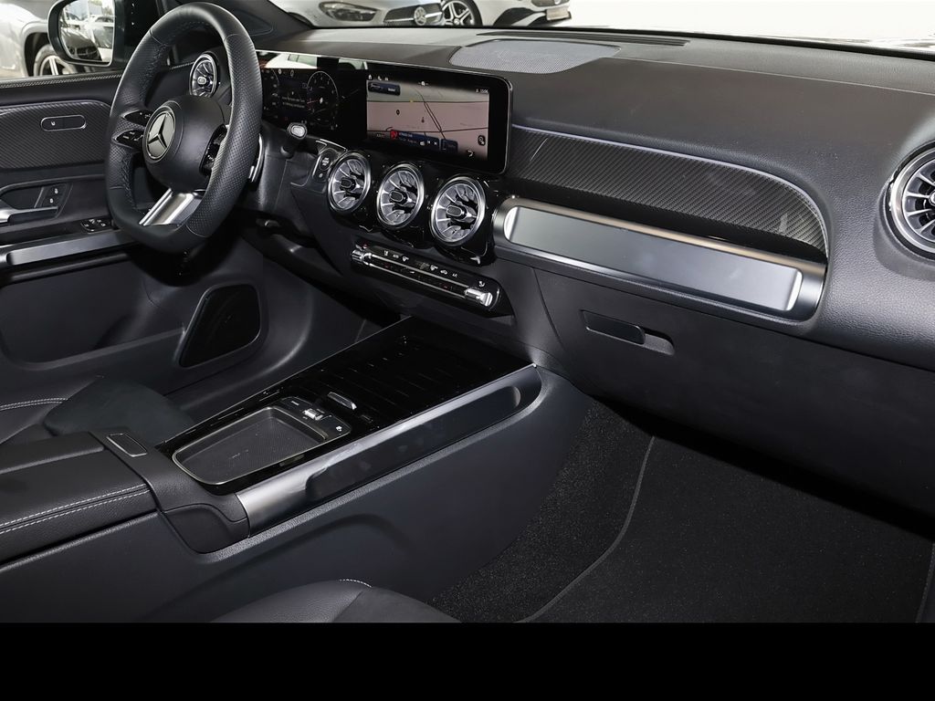 Mercedes-Benz GLB 200 2026 г. Серый, пробег 10000 км