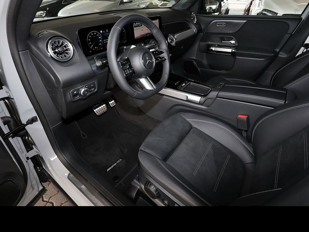 Mercedes-Benz GLB 200 2026 г. Серый, пробег 10000 км