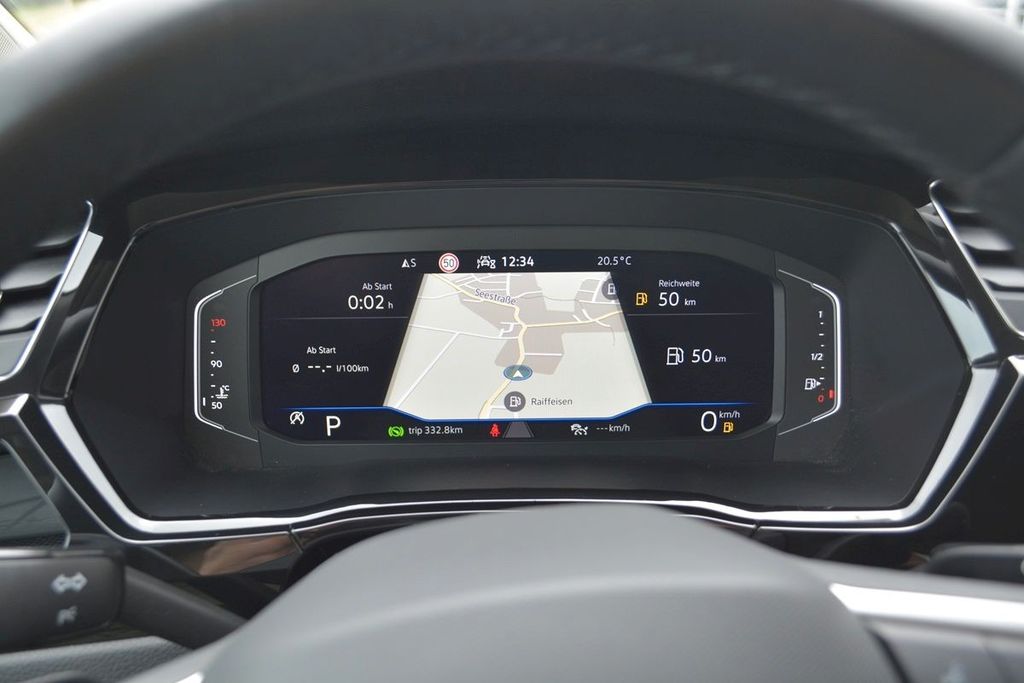 Volkswagen Touran 2023 г. Белый, пробег 55000 км
