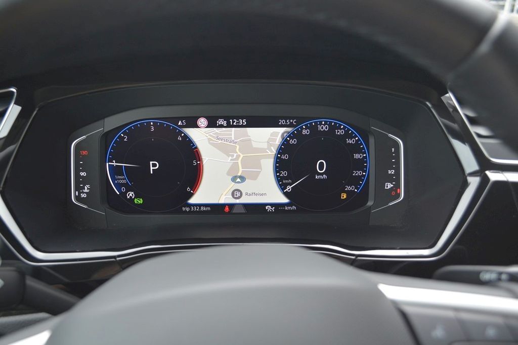 Volkswagen Touran 2023 г. Белый, пробег 55000 км