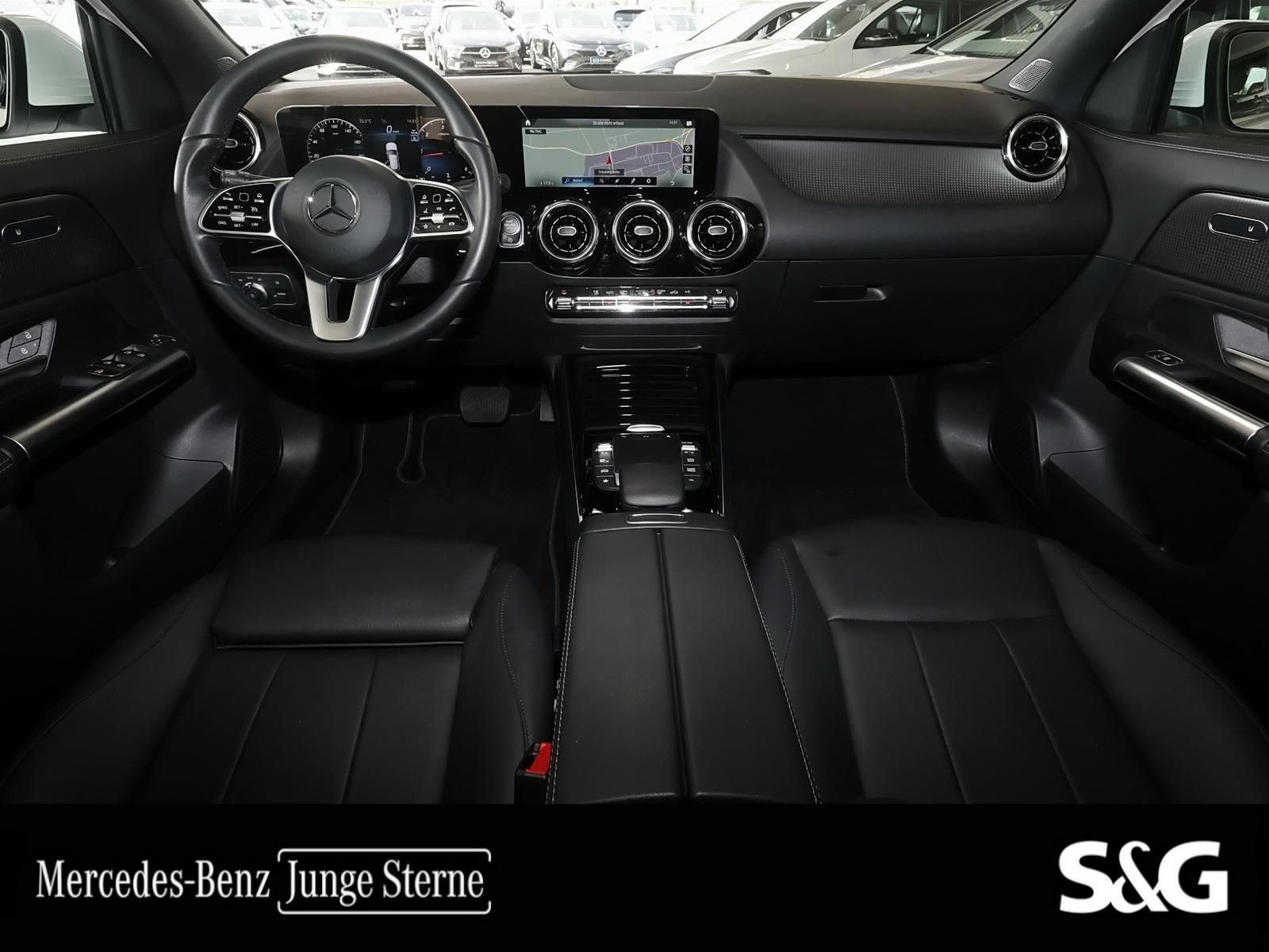 Mercedes-Benz GLA 200 2023 г. Белый, пробег 42470 км