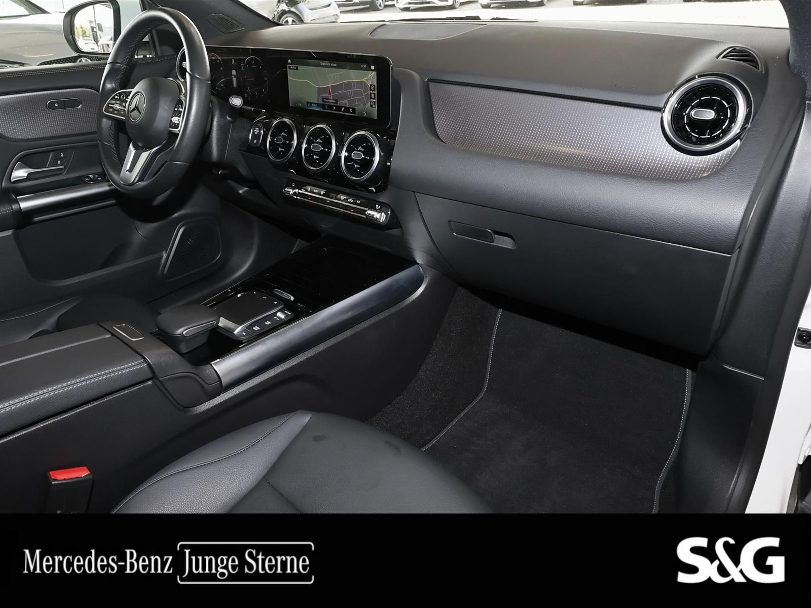 Mercedes-Benz GLA 200 2023 г. Белый, пробег 42470 км