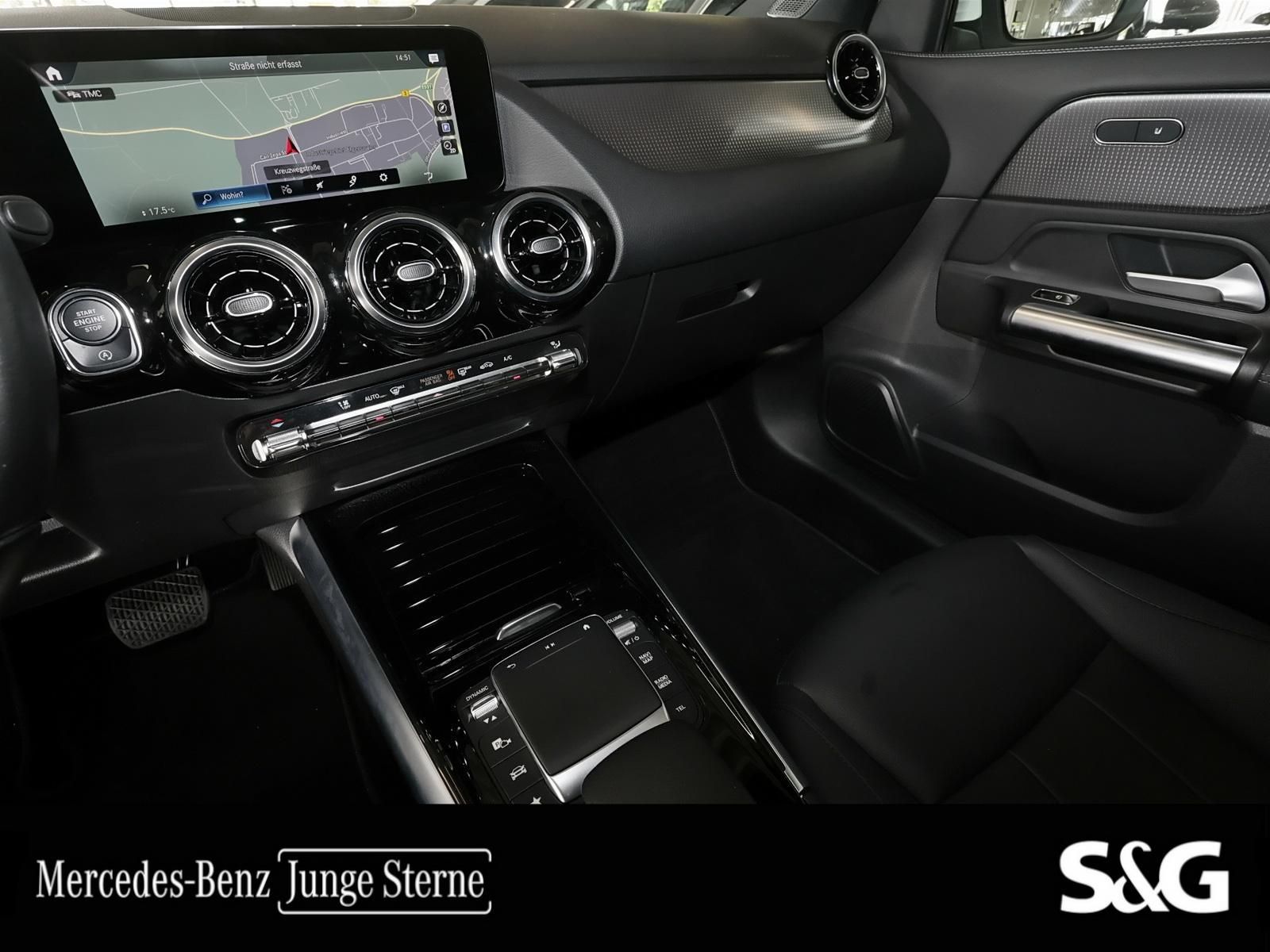Mercedes-Benz GLA 200 2023 г. Белый, пробег 42470 км
