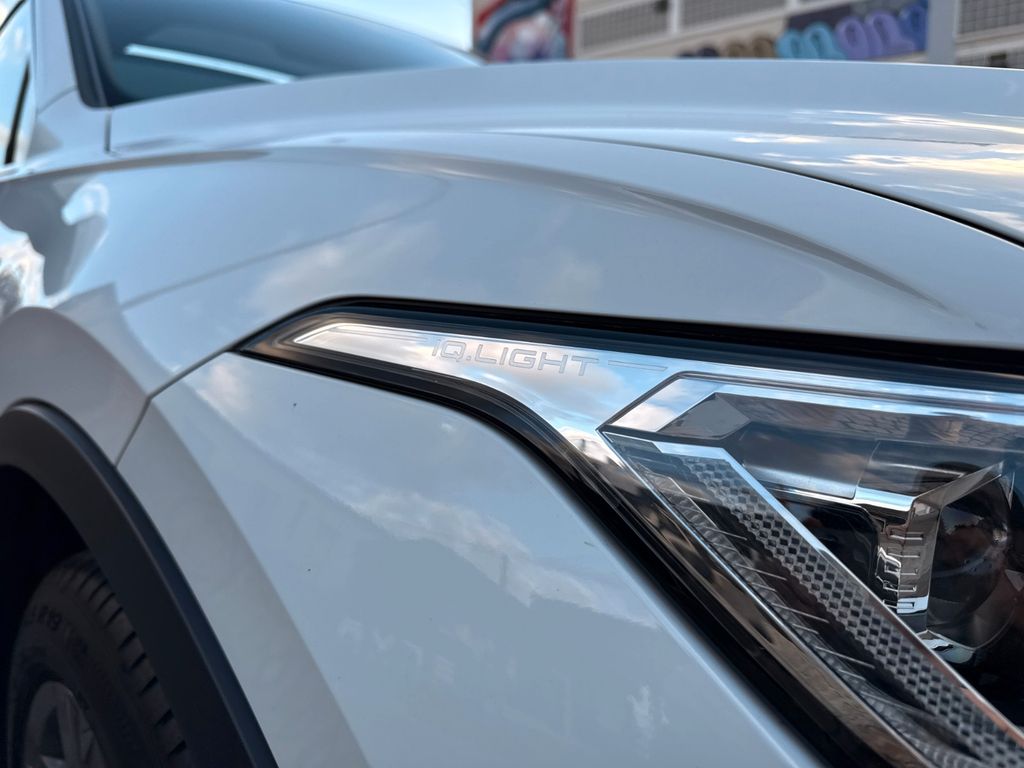 Volkswagen Tiguan 2022 г. Белый, пробег 59775 км