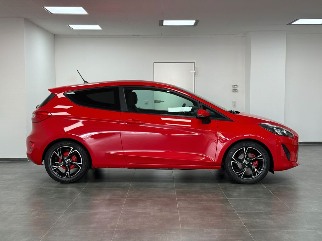 Ford Fiesta 2021 г. Красный, пробег 50000 км