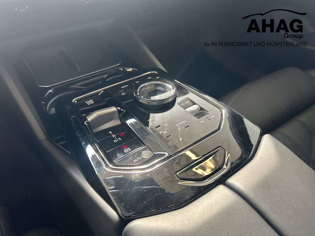 BMW 540 2025 г. Чёрный, пробег 24802 км