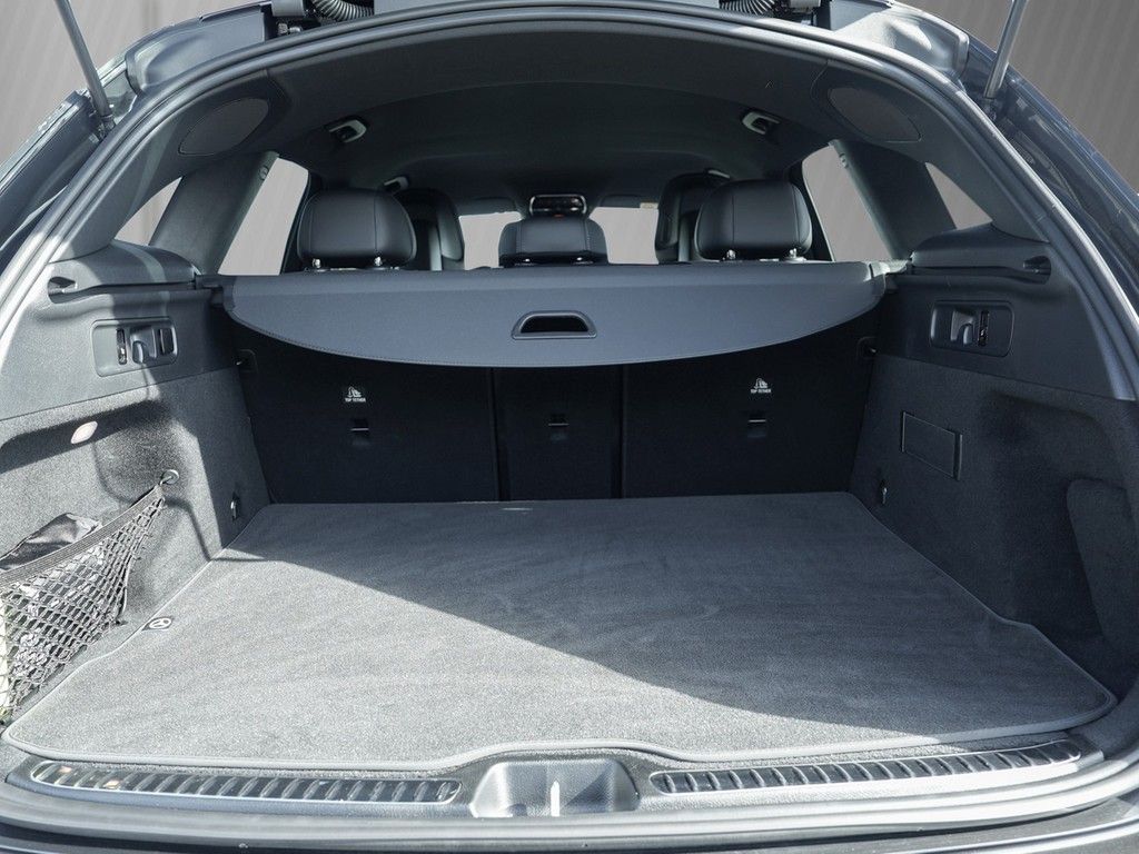 Mercedes-Benz GLC 300 2025 г. Серый, пробег 7826 км