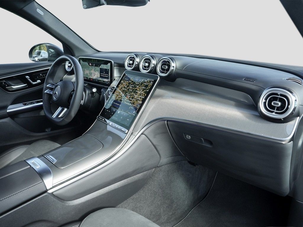 Mercedes-Benz GLC 300 2025 г. Серый, пробег 7826 км