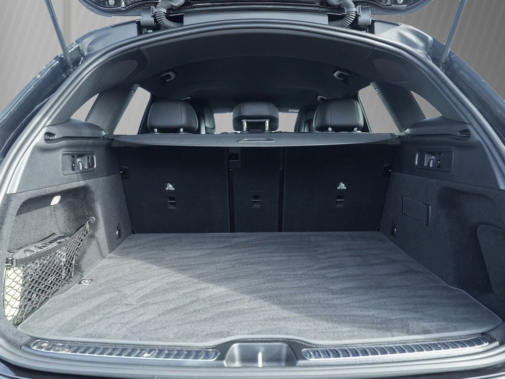 Mercedes-Benz GLC 300 2025 г. Чёрный, пробег 13764 км