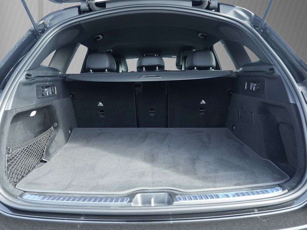 Mercedes-Benz GLC 300 2025 г. Чёрный, пробег 9083 км