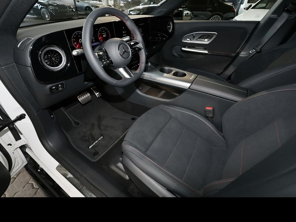 Mercedes-Benz CLA 200 2026 г. Белый, пробег 10000 км