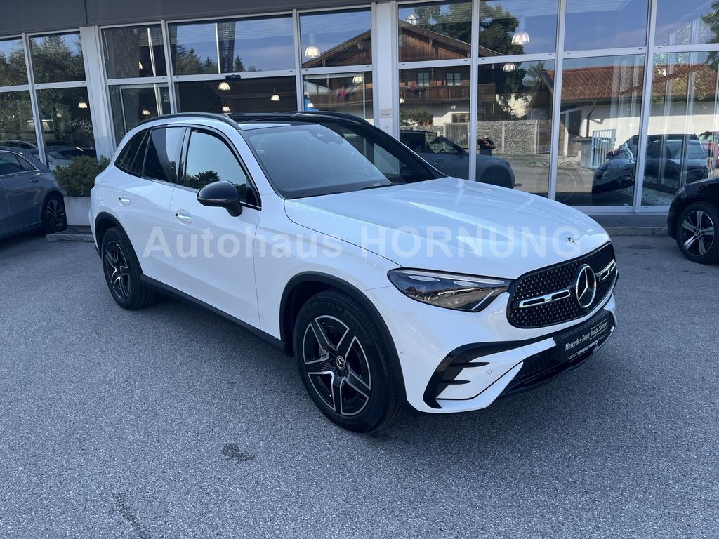 Mercedes-Benz GLC 220 2024 г. Белый, пробег 52856 км