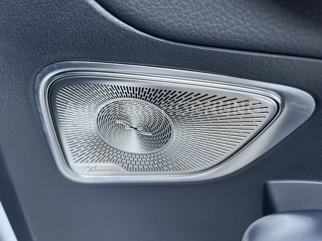 Mercedes-Benz GLC 220 2024 г. Белый, пробег 52856 км