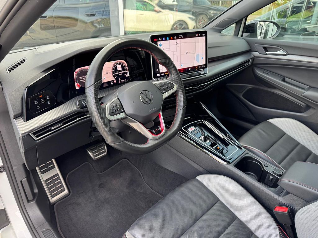 Volkswagen Golf 2025 г. Белый, пробег 50211 км